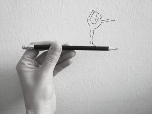 立方体や直方体をデッサンで描く時、あなたはどこから描いていますか?